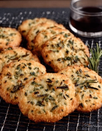 Savory Rosemary and Manchego Cheese Crackers